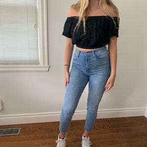 URBAN OUTFITTERS shoulder less crop top